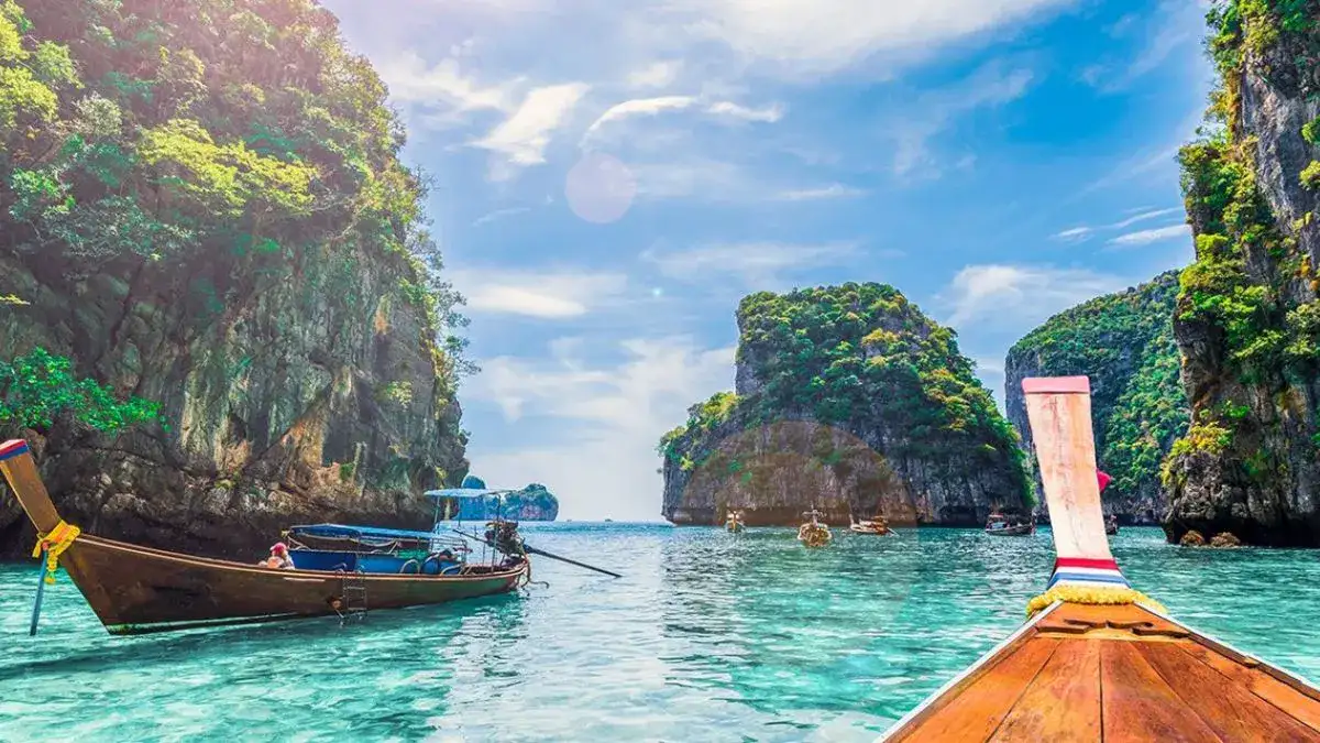 Island hopping in Thailand