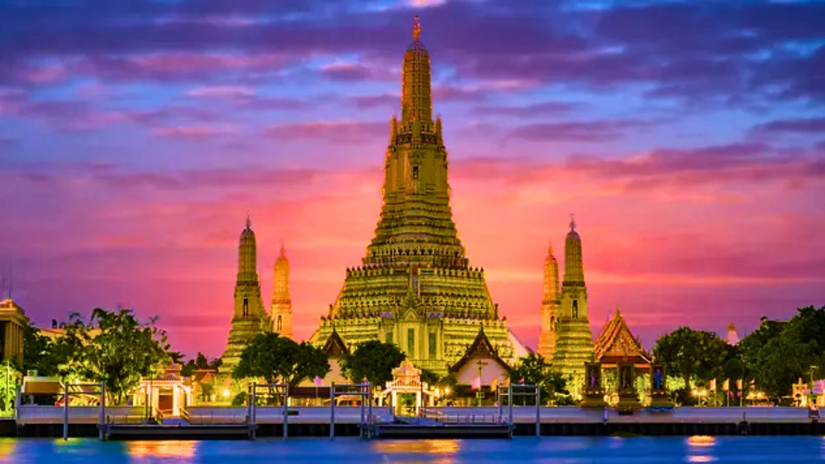  Wat Arun (Temple of Dawn)