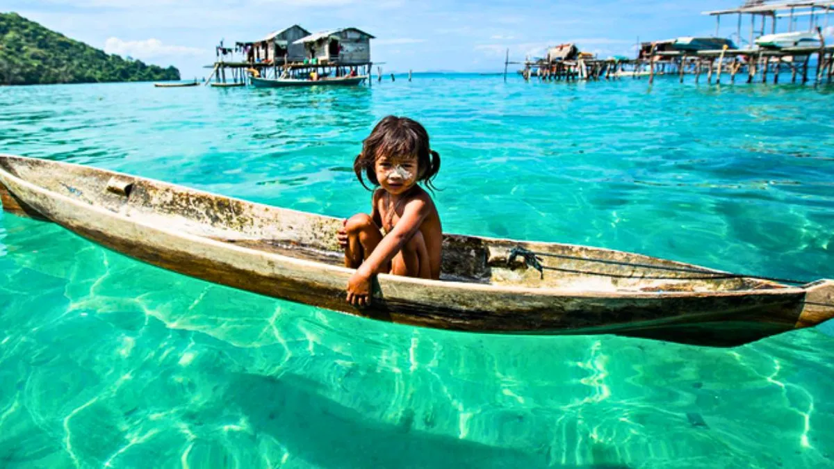 Chao Le Boat Floating Festival